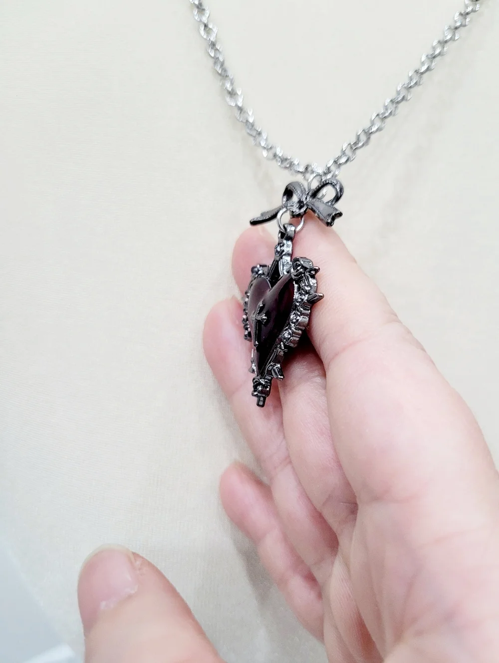 Brand New Silver Tone Gothic Red Heart Cross Necklace - Picture 4 of 9